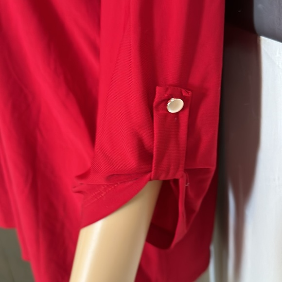 Per Seption flowy v neck tunic sleeves button to fabric. Polyester spandex blend - Picture 3 of 10